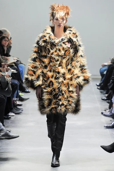 Look 32